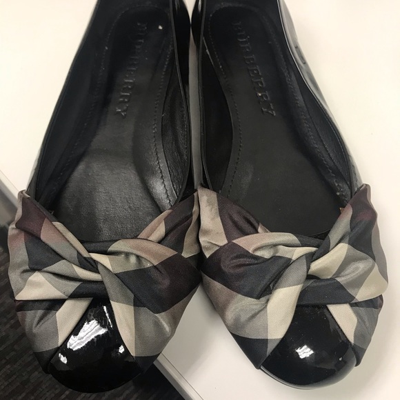 Burberry Flats - Picture 1 of 5